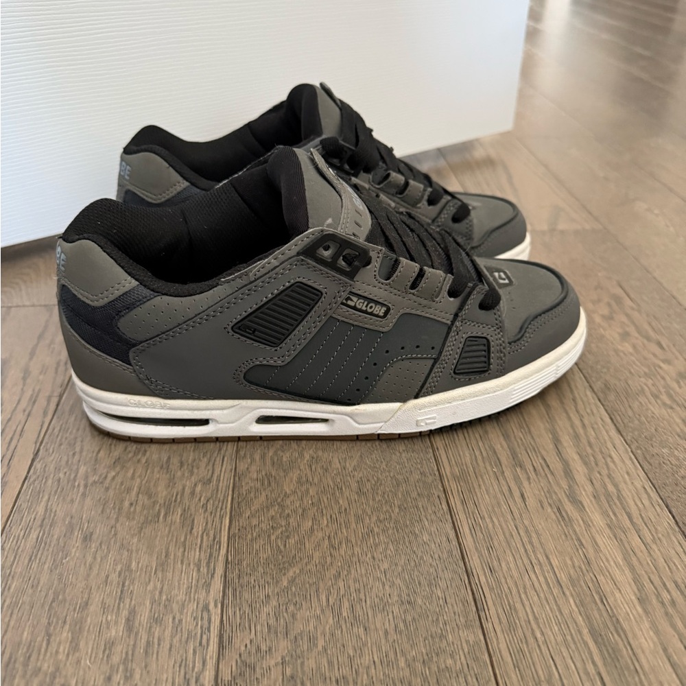 Globe Men's Charcoal and Black Sneakers